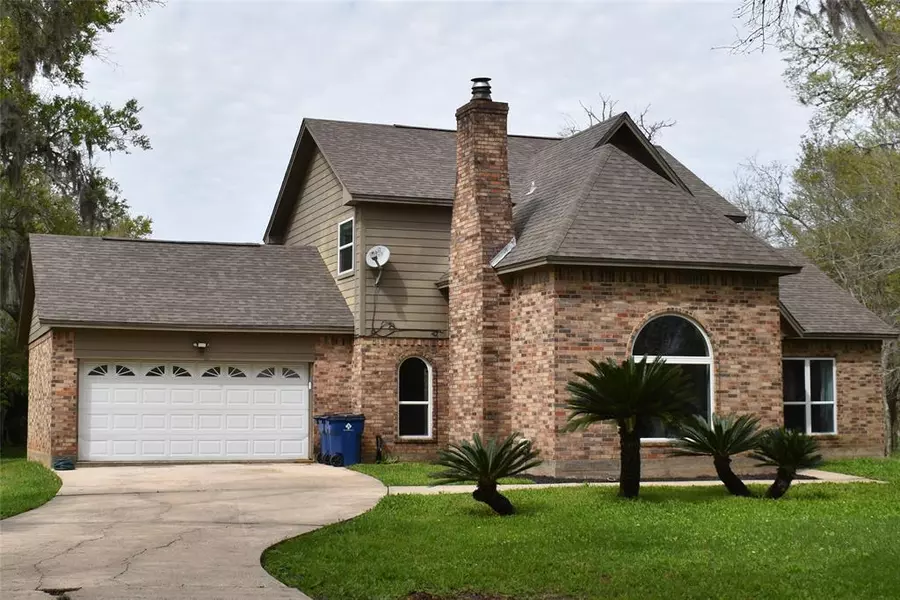 1382 County Road 687, Angleton, TX 77515