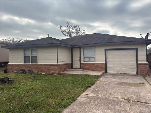 7819 Richards ST, Baytown, TX 77521