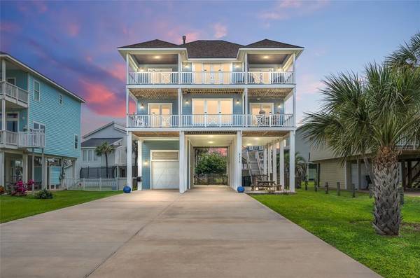 4218 Pelican LN, Galveston, TX 77554