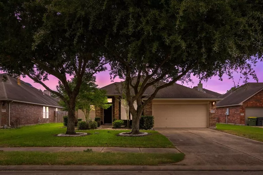 6807 Adella CT, Pearland, TX 77584