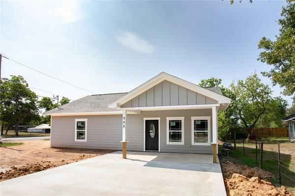 908 Divide ST, El Campo, TX 77437