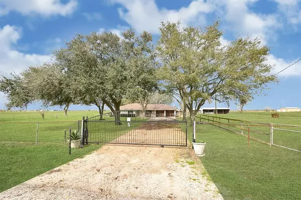 6720 Kacal RD, Beasley, TX 77417