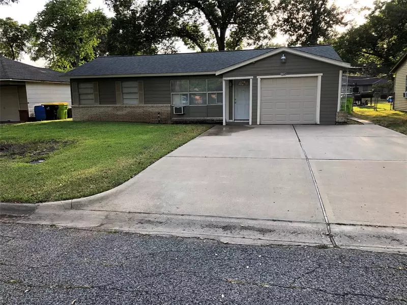 1218 Lawrence ST, Rosenberg, TX 77471