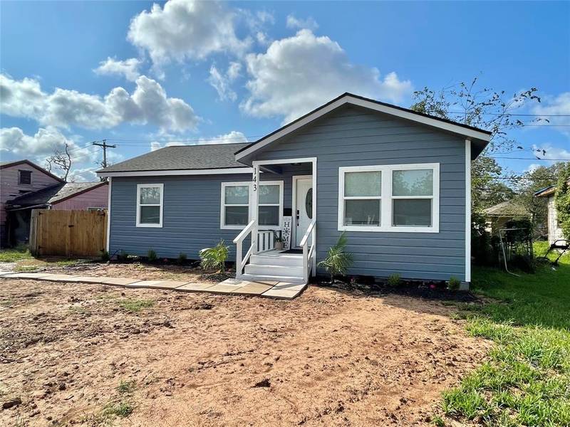 143 Huisache ST, Lake Jackson, TX 77566