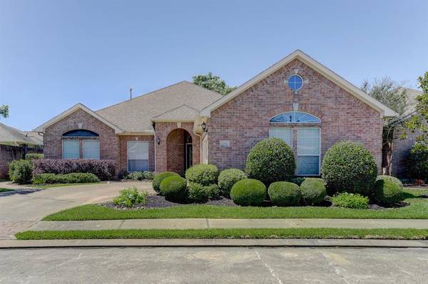 1536 Briar Bend DR, Friendswood, TX 77546