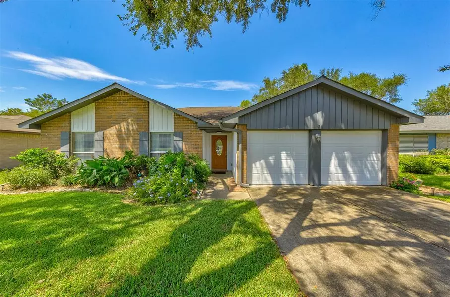 2812 Travellers ST, League City, TX 77573