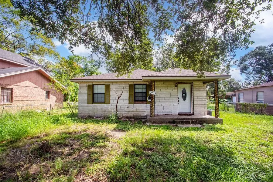 233 W Marion ST, Clute, TX 77531