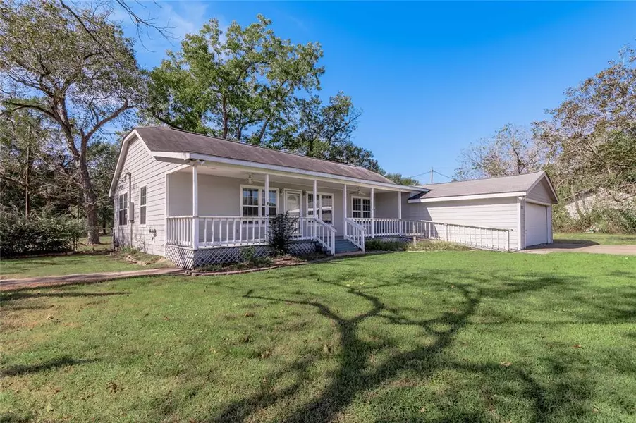 891 W 1st ST, Groveton, TX 75845