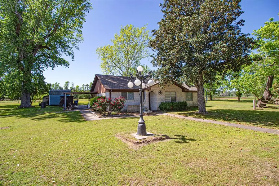 521 Jr Phillips RD, Livingston, TX 77351