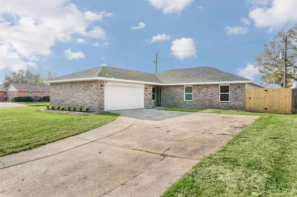 9922 Stonemont RD,  La Porte,  TX 77571