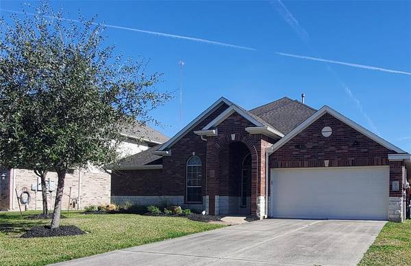 4213 Oriole Trails DR, Dickinson, TX 77539