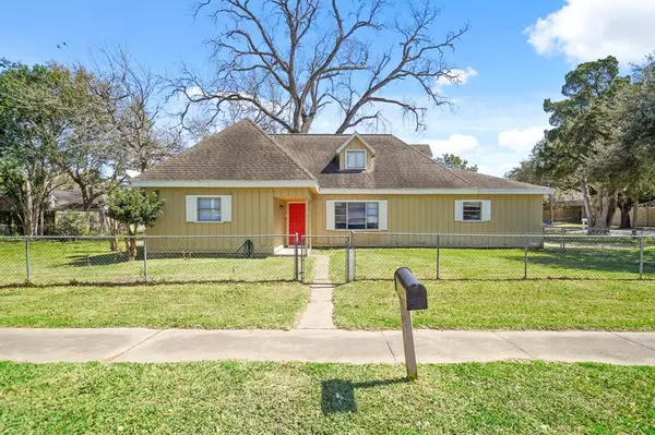 515 S Durant ST, Alvin, TX 77511