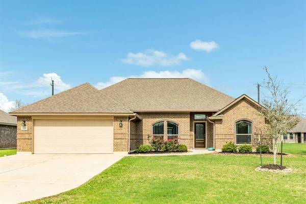 221 Marigold ST, Lake Jackson, TX 77566