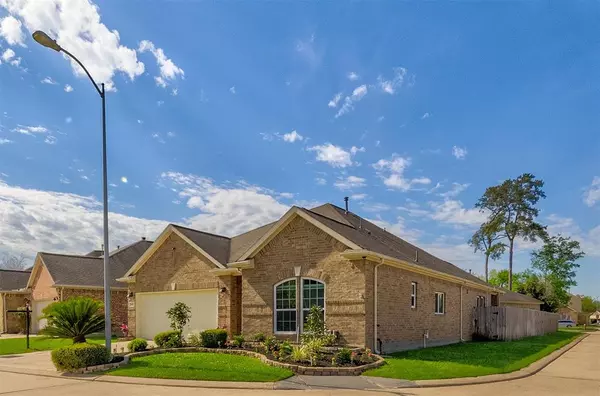 3415 Tuscania LN, Friendswood, TX 77546