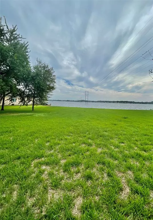 300 Club Island CT, Montgomery, TX 77356