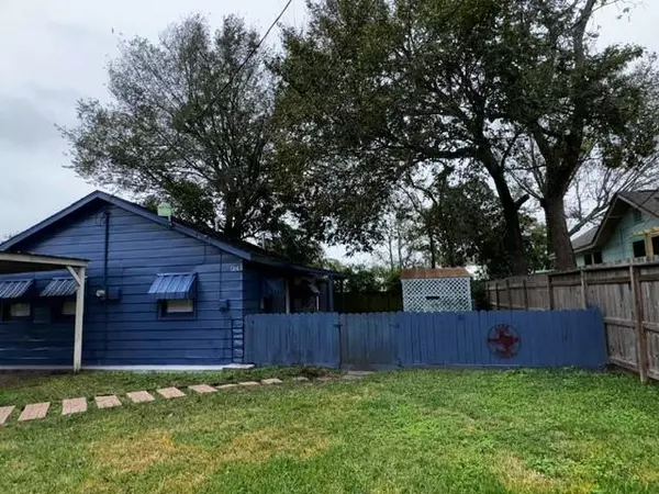 4104 Houx ST, Bacliff, TX 77518