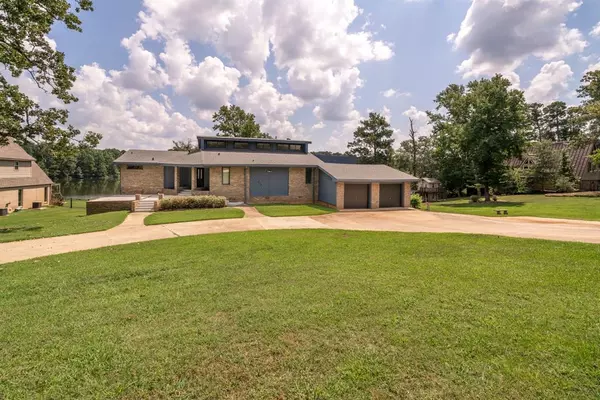 Longview, TX 75605,830 Forest LK