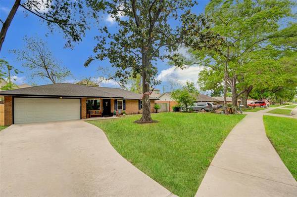 10922 Timberoak DR, Houston, TX 77043