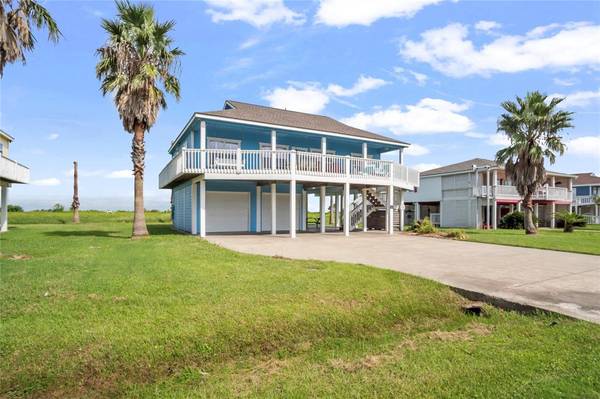 3189 Castle DR, Crystal Beach, TX 77650