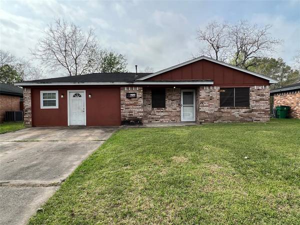 529 W Mimosa ST, Angleton, TX 77515