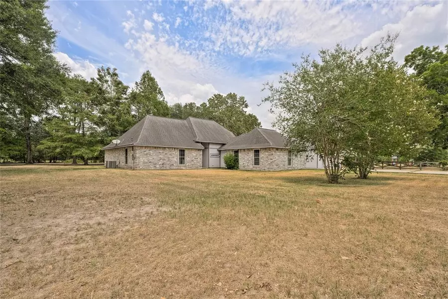 323 County Road 2215, Cleveland, TX 77327