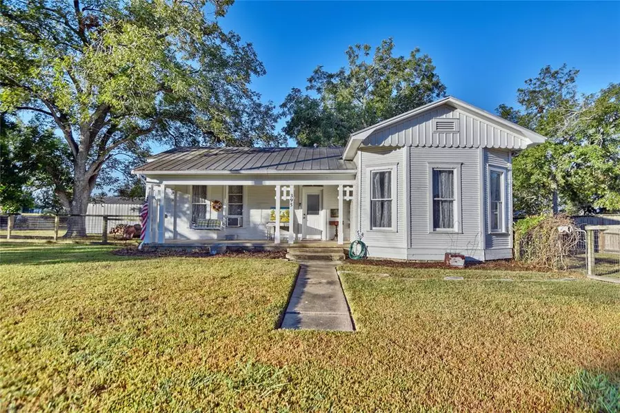 395 Centennial ST, Carmine, TX 78932