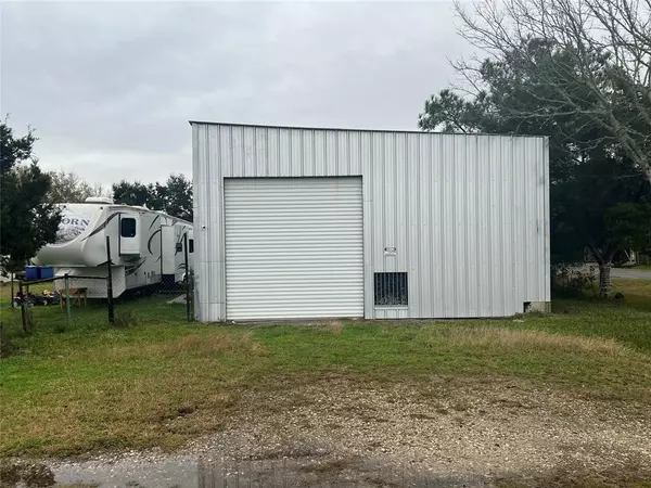 126 Metzwright DR, Anahuac, TX 77514