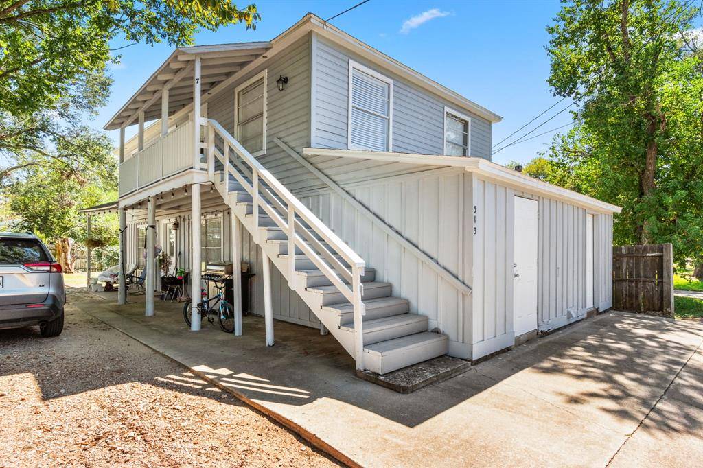 Bellville, TX 77418,409 E Austin ST