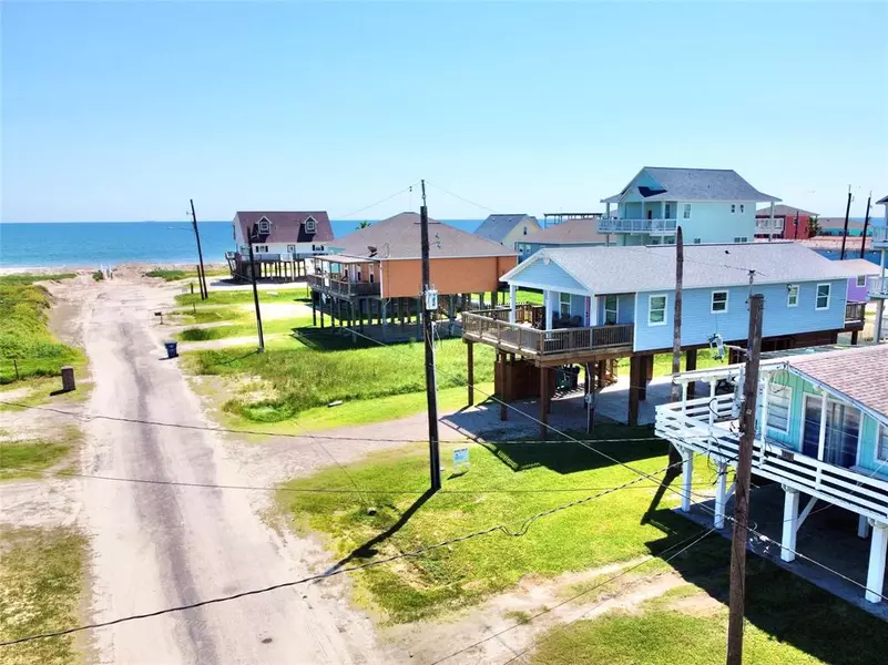 215 Driftwood CT, Surfside Beach, TX 77541