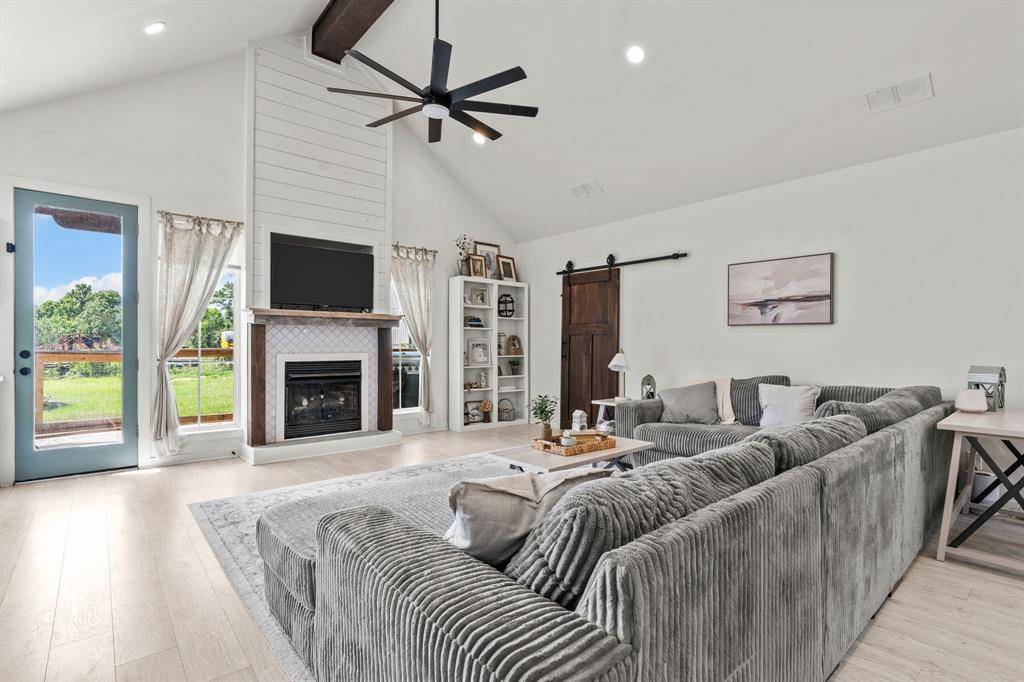 50 Berry ST, Coldspring, TX 77331