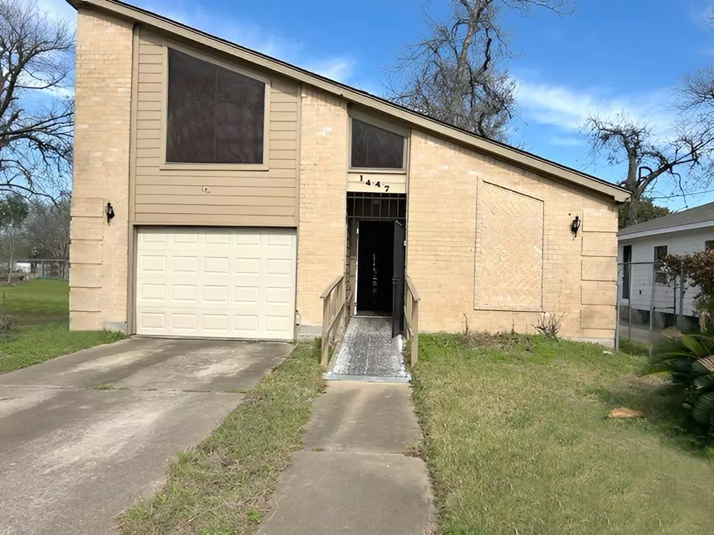 Houston, TX 77022,1447 E 33rd ST