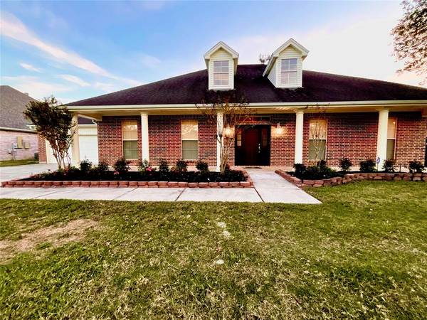 6215 Gracemount LN, Beaumont, TX 77706