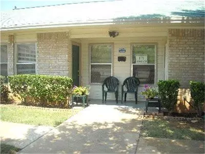 500 Cross CRK, Dilley, TX 78017