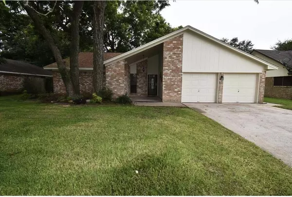 125 Tamarisk TRL, Lake Jackson, TX 77566