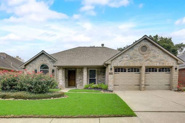 4714 Widerop LN, Friendswood, TX 77546