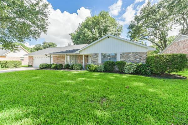 3411 Nottingham ST,  Pearland,  TX 77581