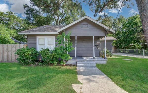 302 Wahl ST, Crosby, TX 77532