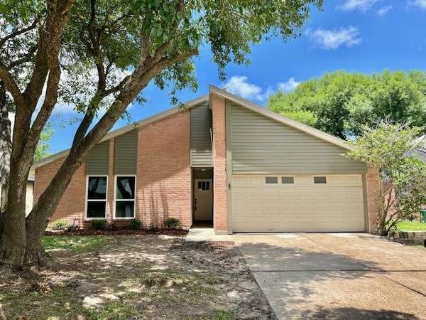 6 Ranch House LOOP, Angleton, TX 77515