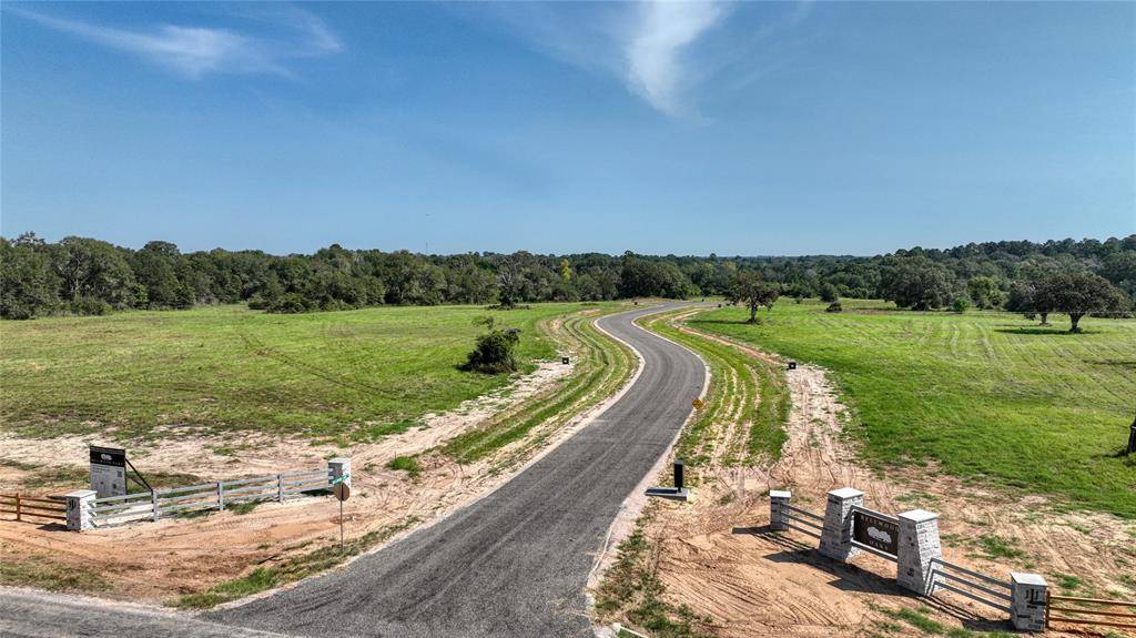 273 Oak Hill Lane, Bellville, TX 77418