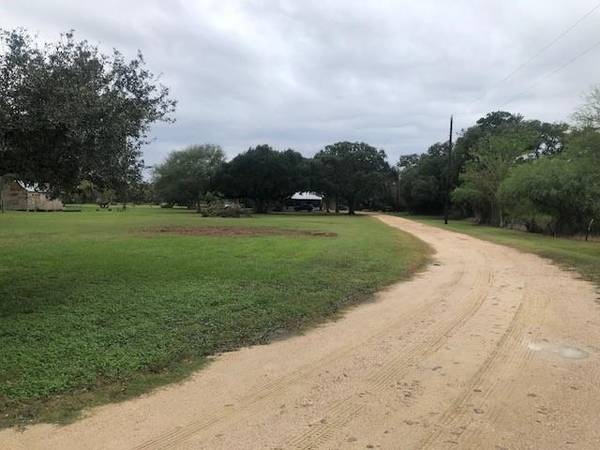 255 County Road 343, El Campo, TX 77437