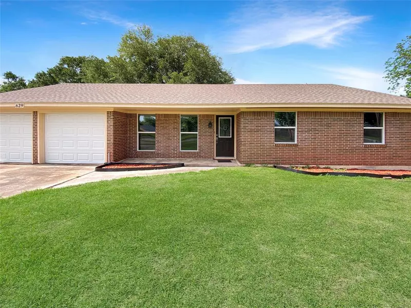 629 Carolyn ST, Winnie, TX 77665