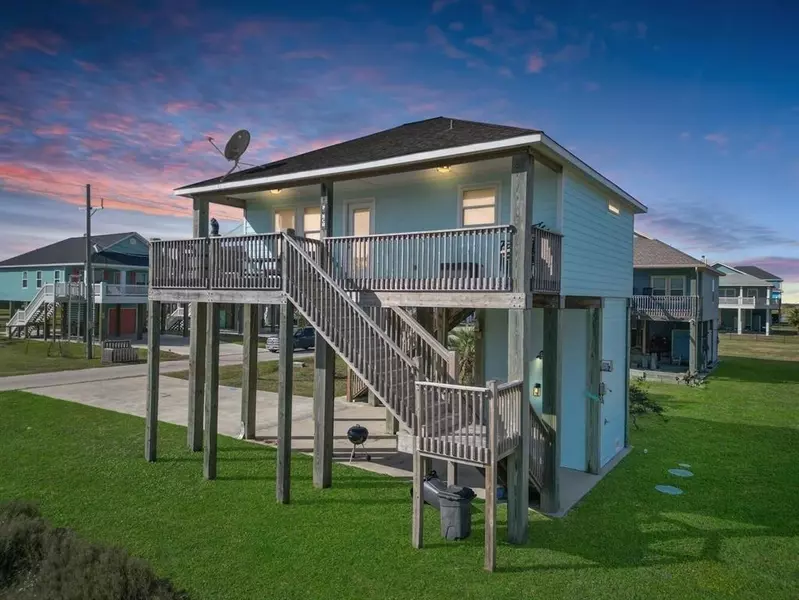 960 Crane Lane, Crystal Beach, TX 77650