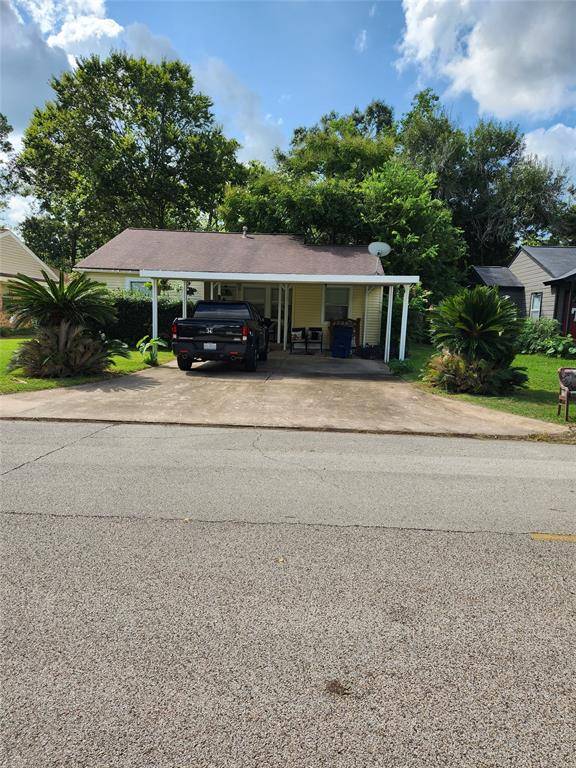 740 E Lorraine ST, Angleton, TX 77515