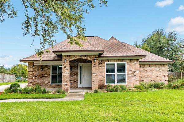 106 Scarlet Oak ST, Lake Jackson, TX 77566