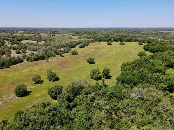 2660 County Rd 397, Moulton, TX 77975