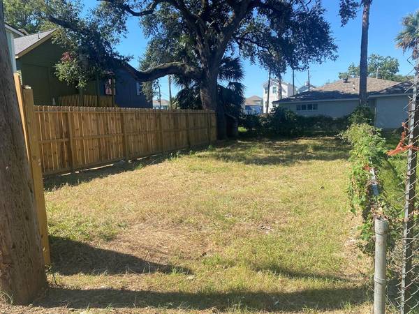 1112 32nd Rear ST, Galveston, TX 77550