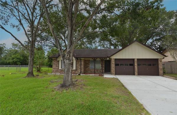 301 Christina LN, Friendswood, TX 77546