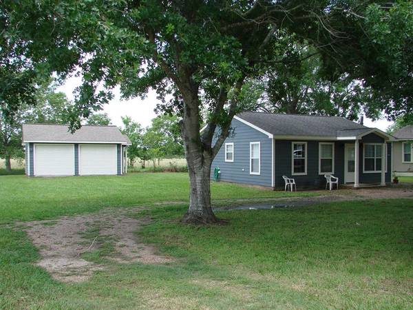 614 Margie ST, Wallis, TX 77485