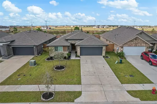 13333 Silver Egret LN, Texas City, TX 77568