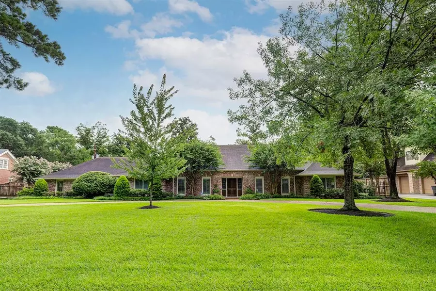 622 Hunters Grove LN, Hunters Creek Village, TX 77024